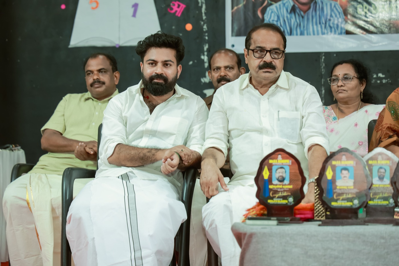 പ്രതിഭാ പുരസ്കാര വേദിയിൽ